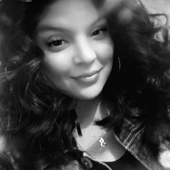 Meet your Posher, Sarah - Picture 1 of 1